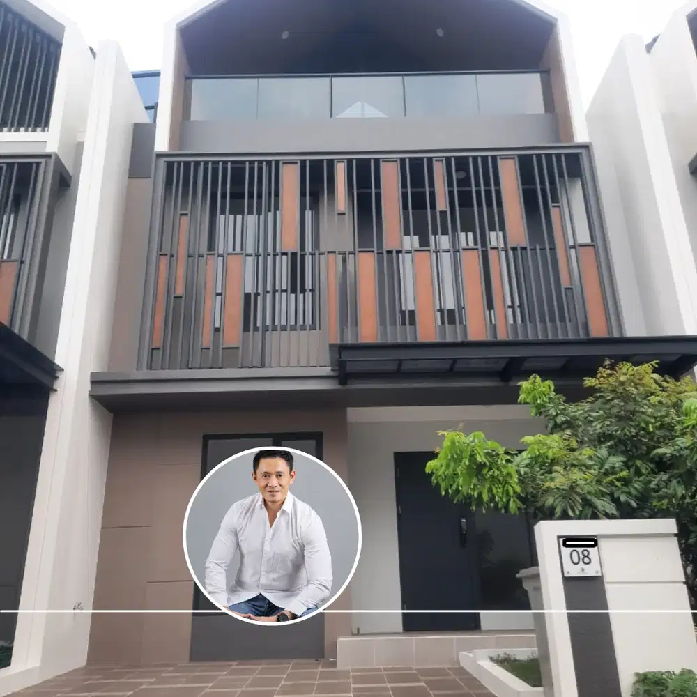 3 Lantai Strozzi Attic Depan Taman Nomor 8 - Tetangga Hanya3!