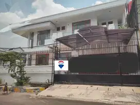 Rumah Hoek 2 Lantai Summagung Kelapa Gading
