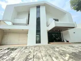 Murahh Rumah dekat senopati Jaksel ada Swimming pool