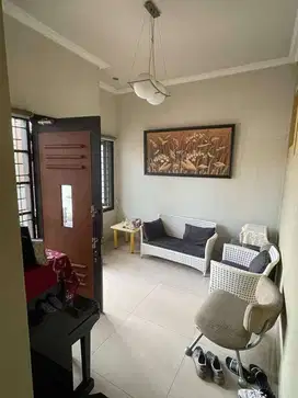 Rumah araya surabaya row jalan 4 mobil dekat nirwana merr