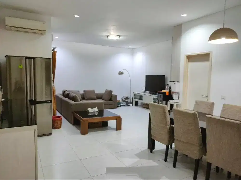 Rumah 2 lantai siap huni 9x15 type 3KT cluster Zebrina JGC Jakarta Gar