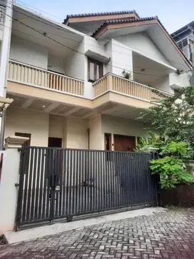 Rumah Bagus 2 Lantai Luas Belakang Mall di Gading Surya, Kelapa Gading