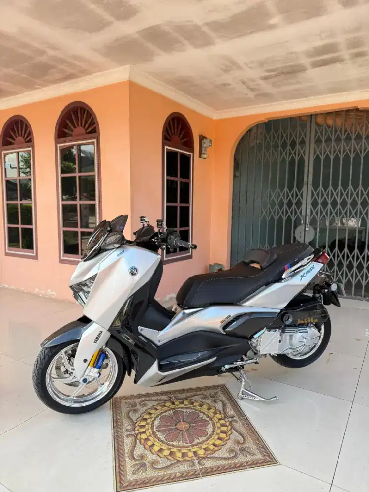 Xmax Connected 2024