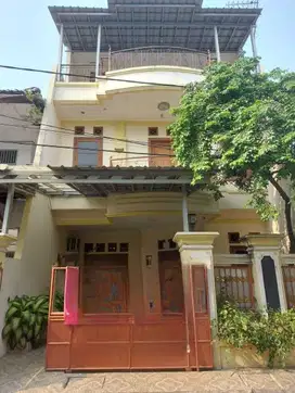 Rumah Siap Huni 3 Lantai di Kayu Putih Utara, Jakarta Timur