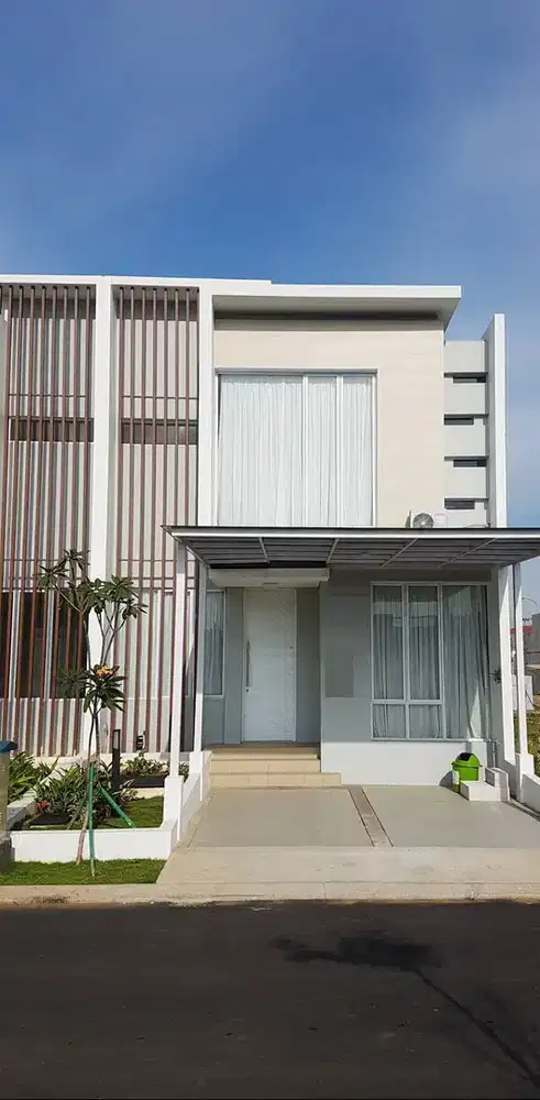 Rumah 2 lantai siap huni 7x15 Type 3KT di Cluster Yarra JGC Jakarta Ga