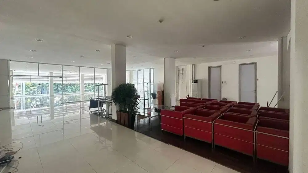 Gedung Ex Showroom Sunter Jalan Raya Strategis 1800m2 3 lantai