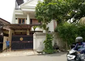 Rumah hoek siap huni luas 19x20 380m2 type 5KT Kelapa Gading Jakarta U