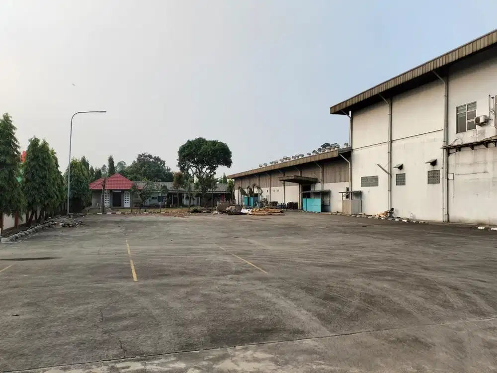 DIJUAL ATAU SEWA EKS PABRIK DI JATIUWUNG, 1,1 HA, SIAP PAKAI USAHA
