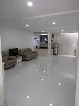 DIJUAL RUMAH CANTIK 2 LANTAI DI LIPPO KARAWACI TANGERANG