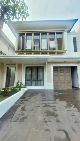 RUMAH GREENWICH LUXMORE HADAP SELATAN