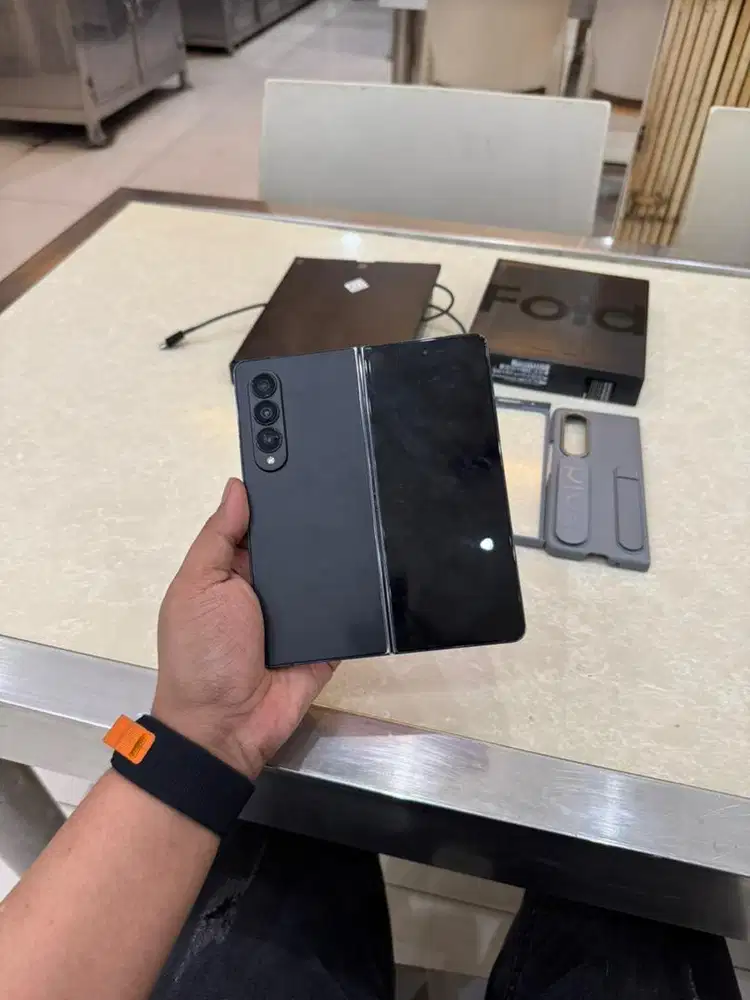 Samsung zfold 4 Ram 12/256Gb Resmi sein