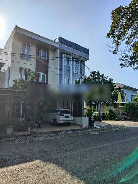 Rumah Green Court Cengkareng Boulevard SHM Furnished