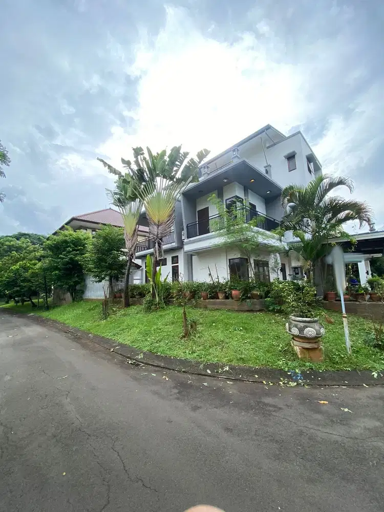 Dijual Rumah Cantik 3 Lantai Taman Giri Loka BSD CITY