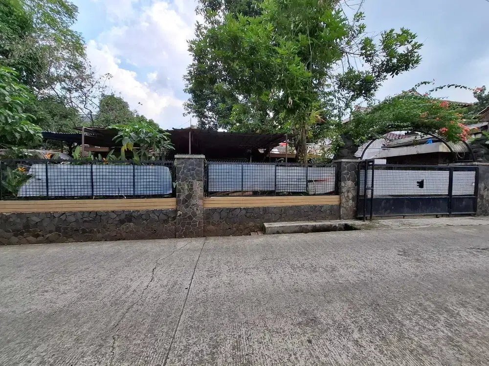 Rumah Tua 1 Lantai di Mampang Prapatan, Hanya 12 Menit ke Tol Tebet