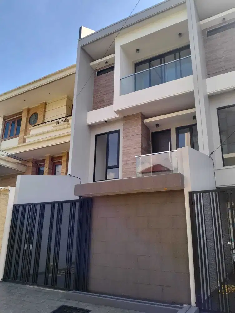 Jual Cepat Rumah Brand New Split Level Siap Huni di Danau Asri