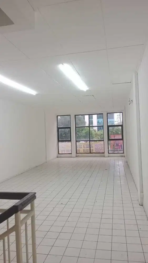 Ruko rapih siap pakai di Bulevar Timur - Kelapa Gading Jakarta Utara