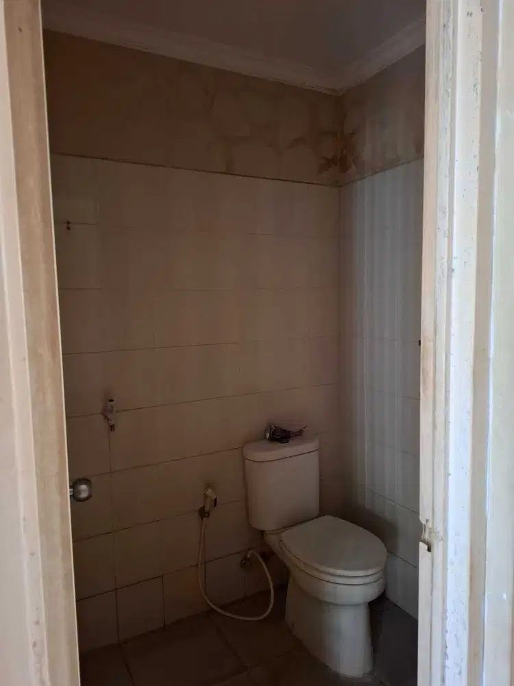 DIJUAL RUMAH2 LANTAI DI PERUM TAMAN SEMANAN INDAH CLUSTER VALENCIA