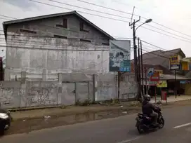 Rumah Walet Pinggir jalan utama.