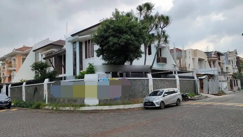 Rumah besar ada swimming pool