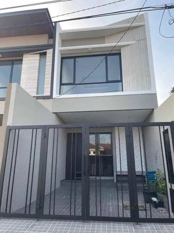 Rumah Nirwana Eksekutif Surabaya Baru Gress, Surabaya Timur