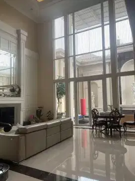 Rumah Mewah Full Marmer Italy Dan Kolam Renang di Virginia Regency