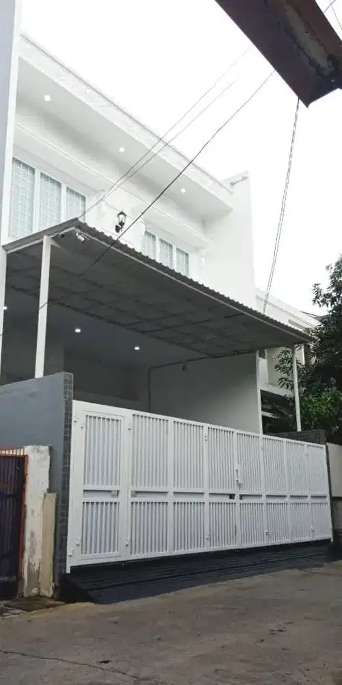 Rumah 2 lantai siap huni luas 8x15 120m2 Type 4KT Kelapa Gading Jakart