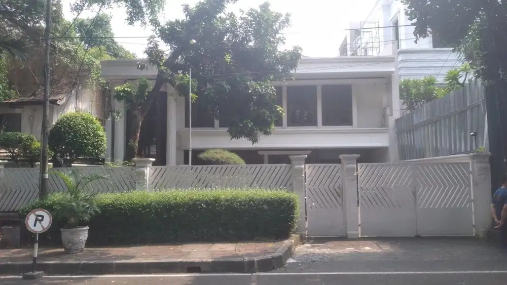 Rumah 2 Lantai di Gondangdia Menteng, Hanya 12 Menit ke Tol Semanggi