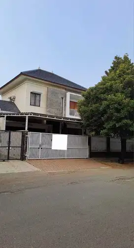 Disewakan/ Dijual Rumah Heloconia Harapan Indah