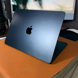 Macbook Air M3 16/256gb 13inch 2024 garansi aktif sampai 02 Des 2025