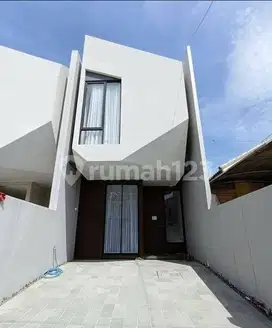Rumah Modern di Sutorejo Utara Jalan Utama, Full Furnish