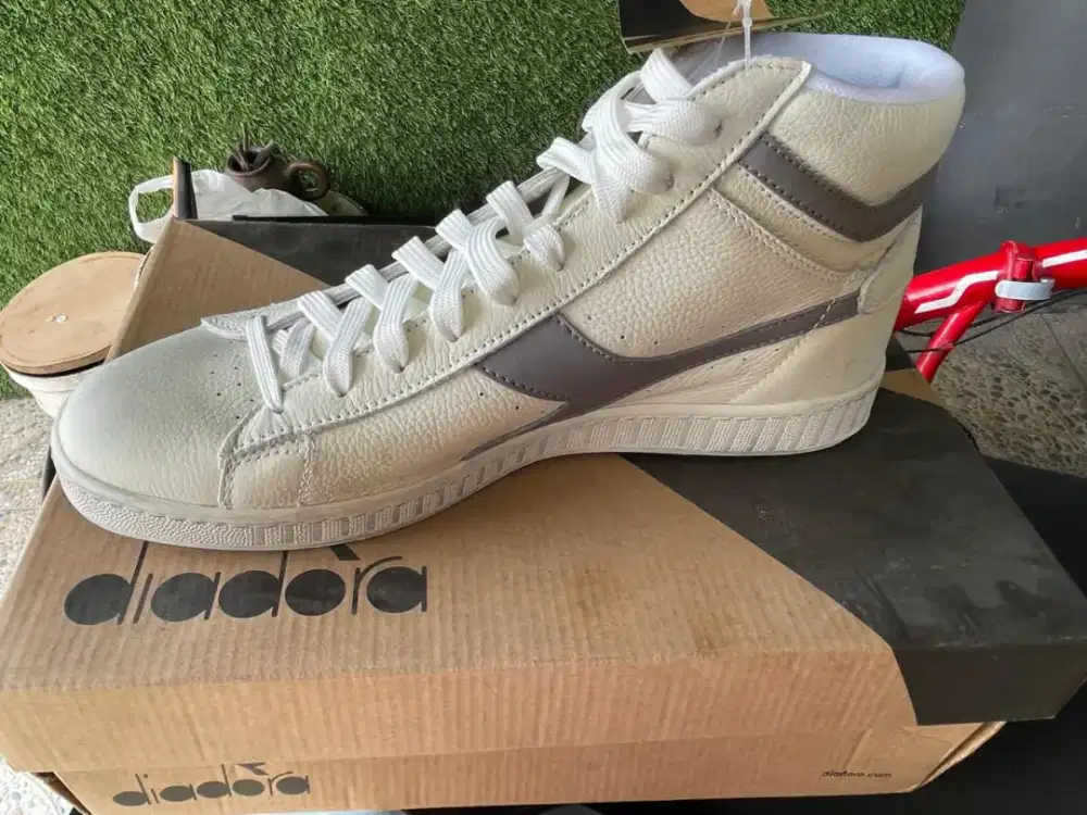 Sepatu diadora size 45