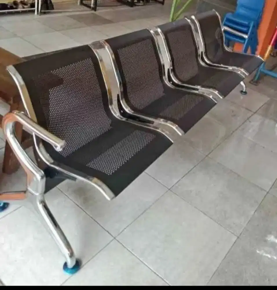 Kursi besi tunggu 4 seat