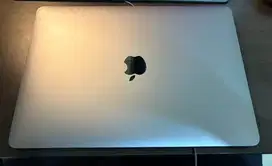 Macbook Air M1 8/256 light grey