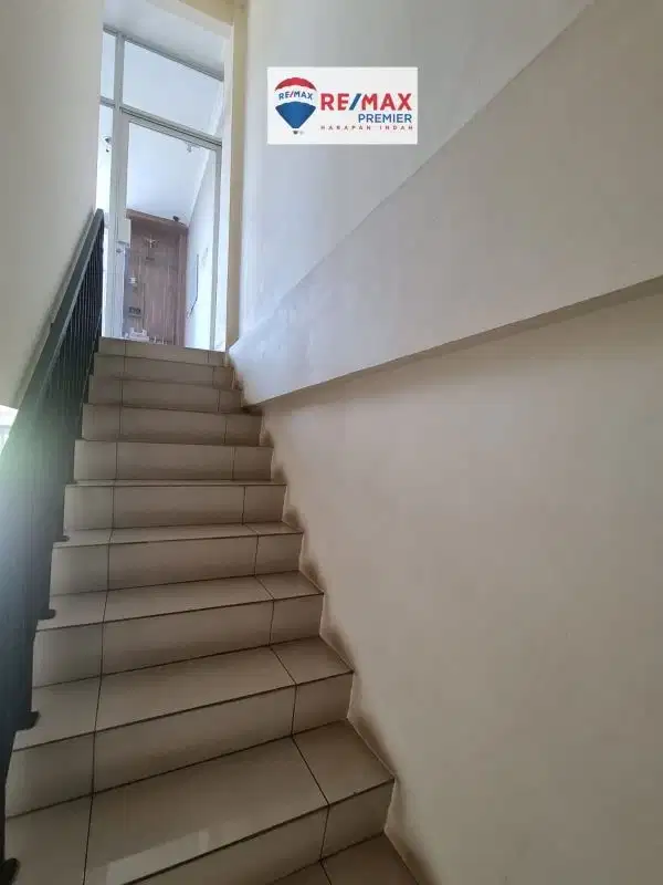 Dijual  ruko bagus di Symphoni 2,5 lantai harapan indah bekasi