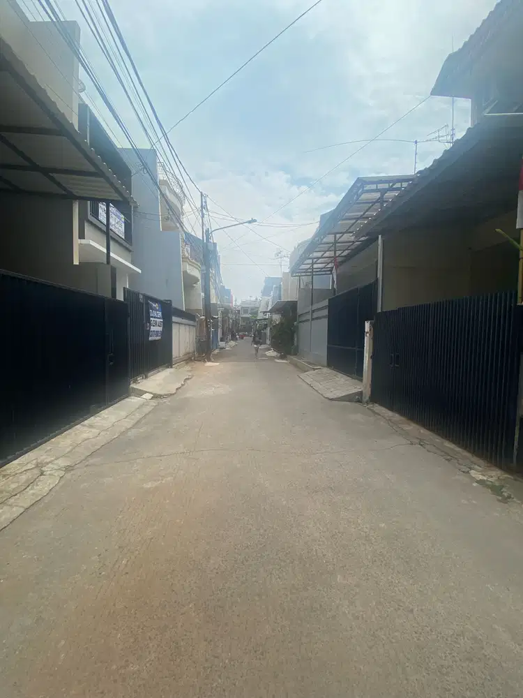 Jual Cepat Rumah Siap Huni Tinggi Dari Jalan di Sunter Garden