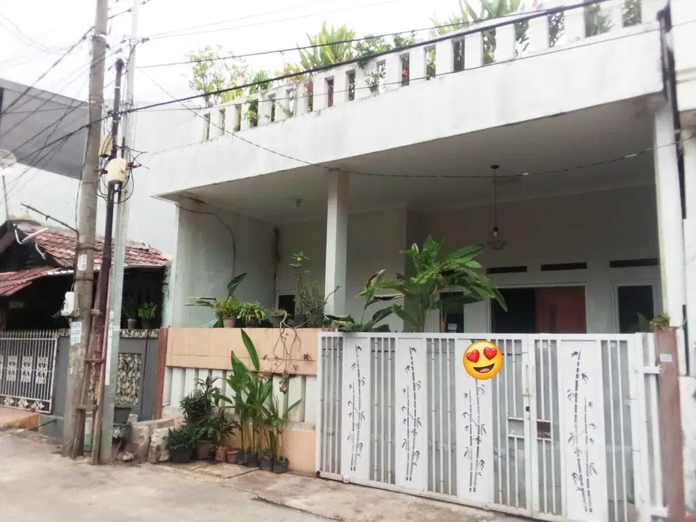 Dijual rumah siap huni 2 lantai di komplek Harapan Baru Kota Bekasi