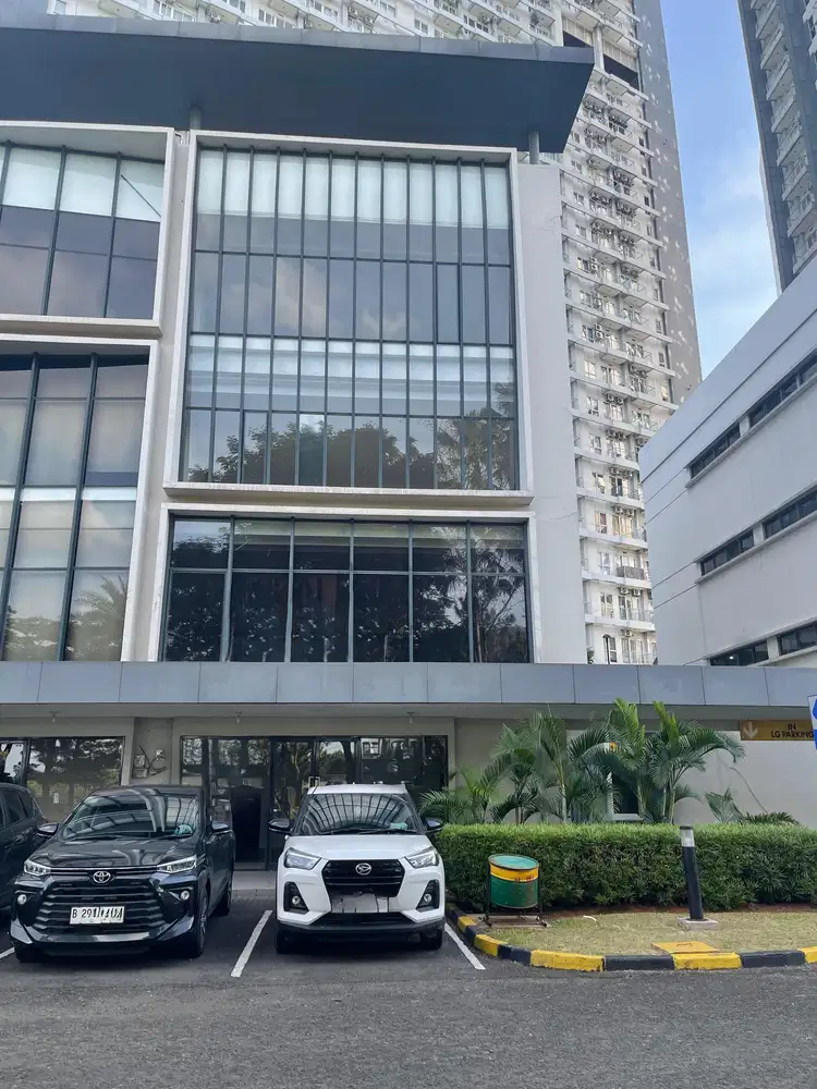RUKO STRATEGIS 4 LANTAI DI BSD, SIAP HUNI LANGSUNG PAKAI USAHA