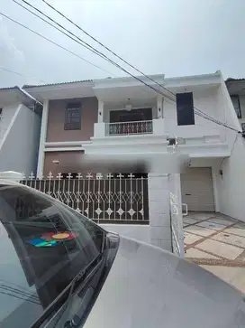 Disewakan Rumah 4 KT. Luas 220 meter. Dekat MKG