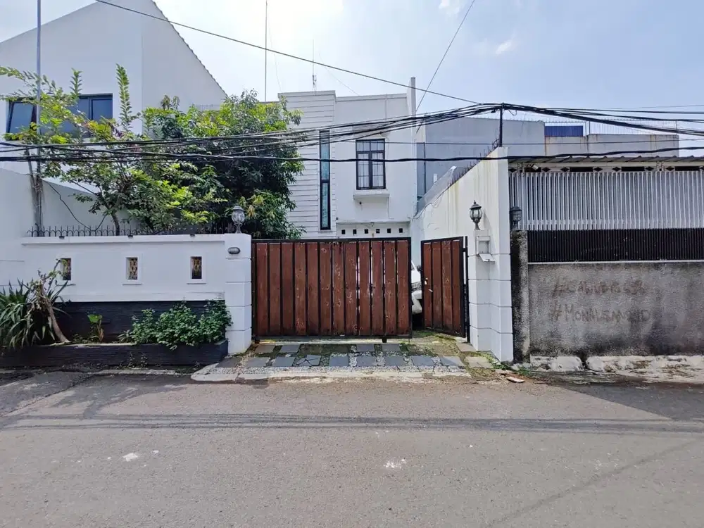 Rumah 2 Lantai di Mampang Prapatan, Hanya 10 Menit Ke Tol Tebet
