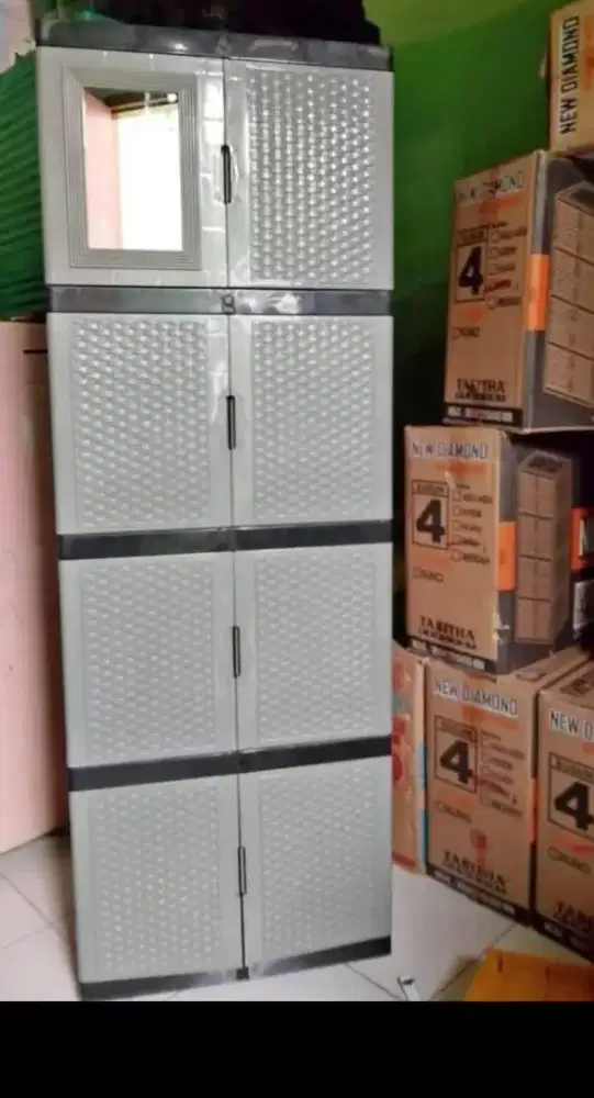 Lemari plastik 4 susun kaca
