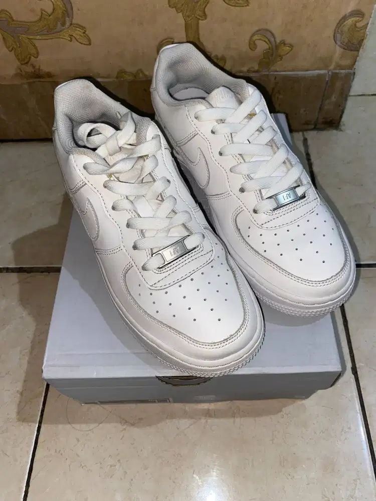 Sepatu Nike Air Force 1 LE GS Original - Size 37.5 (5Y / 23.5 cm)