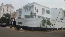 Rumah huk baru 3lt di Bukit Gading Mediterania - Kelapa Gading