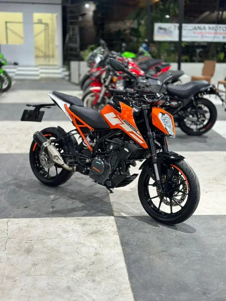 KTM DUKE 250 ABS SUPER LIKE NEW