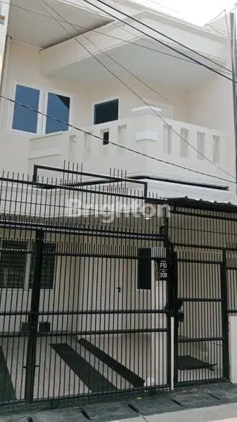 Rumah Bagus 3 Lantai Taman Ratu