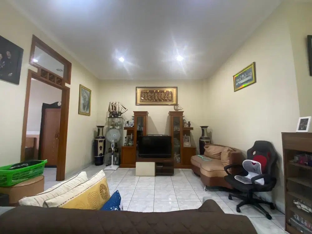 RUMAH DUA LANTAI SETRADUTA RAYA