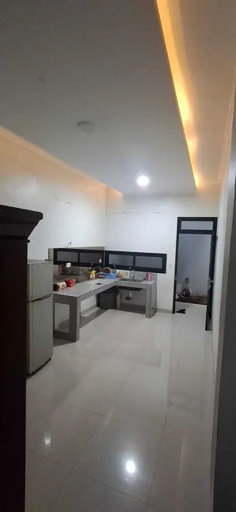 Dijual rumah 2 lantai ada rooftop di harapan indah 2 bekasi Harga 2.2