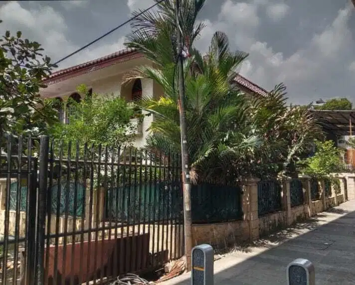 Dijual Rumah Luas 3 Lantai di Jl. Pulo Nangka, Jakarta Timur
