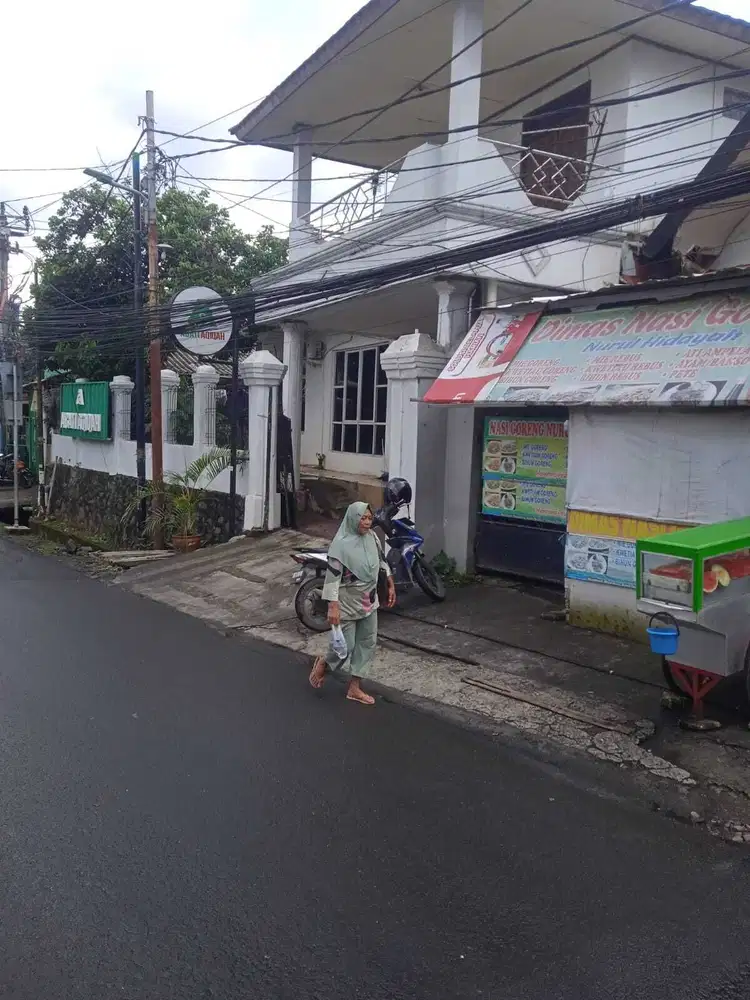 Dijual Rumah Luas Strategis di Kelapa Dua Wetan Ciracas, Jakarta Timur