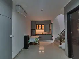 Rumah PIK 2 Furnished 6x12,5 di Tahap 1, Sudah SHM, Brand New