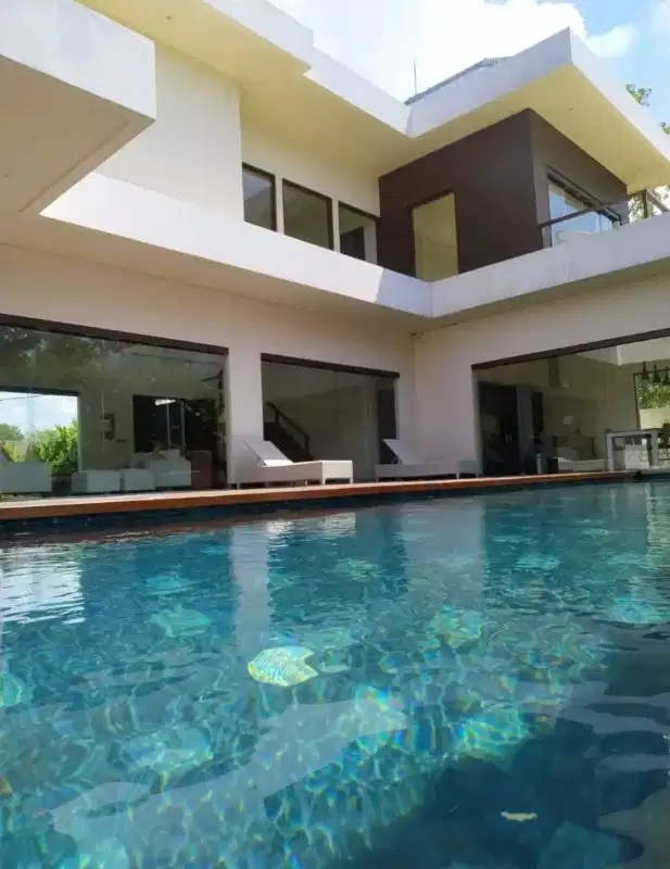 VILLA TROPIS BUC DI AREA 3 PANTAI TERNAMA DI PECATU, BALI